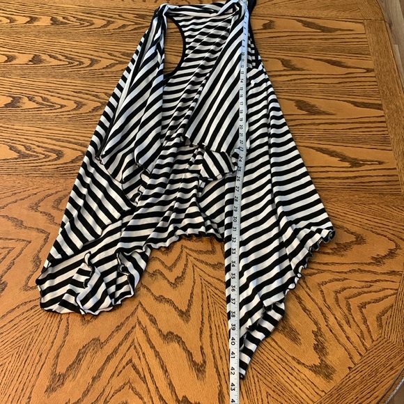 Black and White Layered Shrug / Layered Vest - Picture 4 of 5